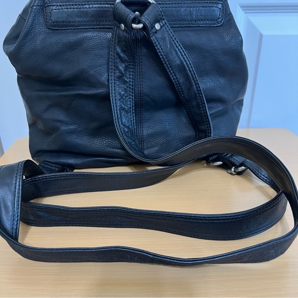 Kenneth Cole Black Leather Backpack Turnlock Buckle Details - Picture 6 of 14